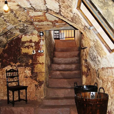 L' Adelaide Guest house
