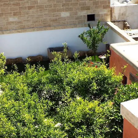 L' Adelaide Guest house 3*